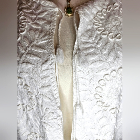 NWOT White Embroided Boho Tassle Mid Sleeve Top (Large) - Picture 5 of 8